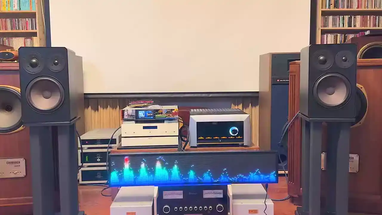 شاشة عرض احترافية لطيف الموسيق - مراجعة Audio Music Grading وسعره